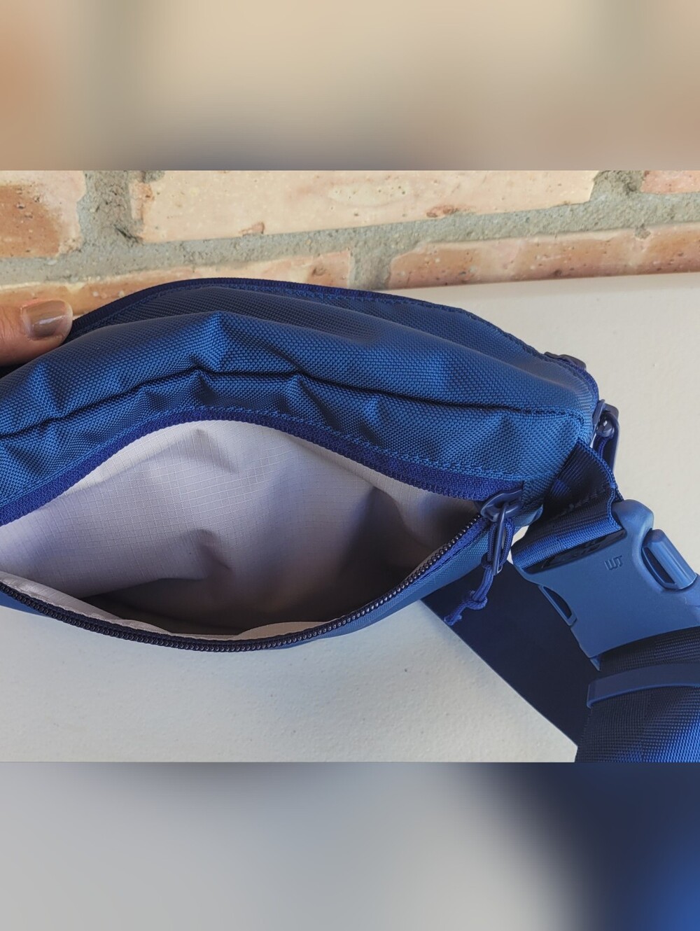 Baboon To The Moon Navy Blue Fannypack 3 Liters - Picture 4 of 12